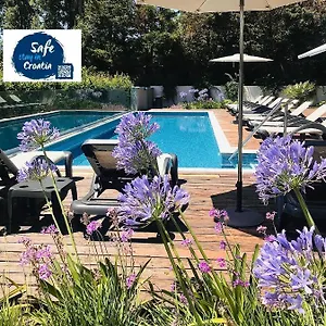 Oasis Life Bed and breakfast